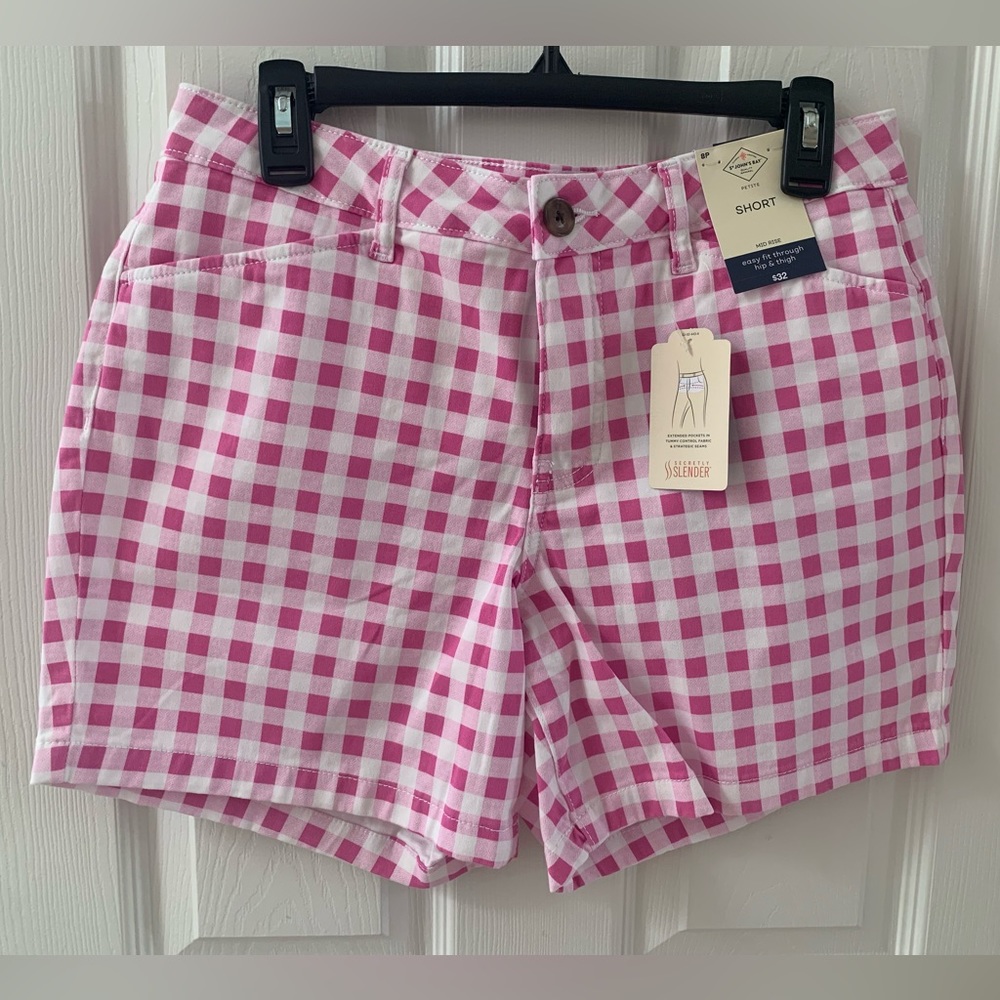 BRAND NEW St. John’s Bay 6” pink gingham shorts size 8 petite